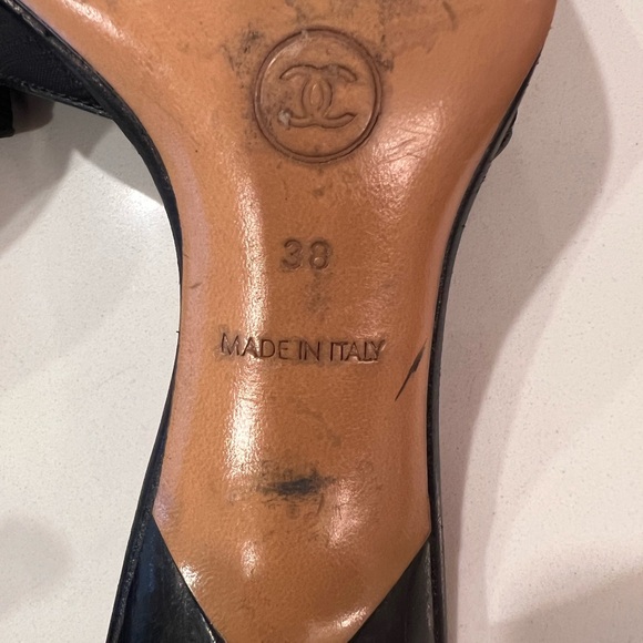 CHANEL Black Heels with Gold Accent - Picture 6 of 7